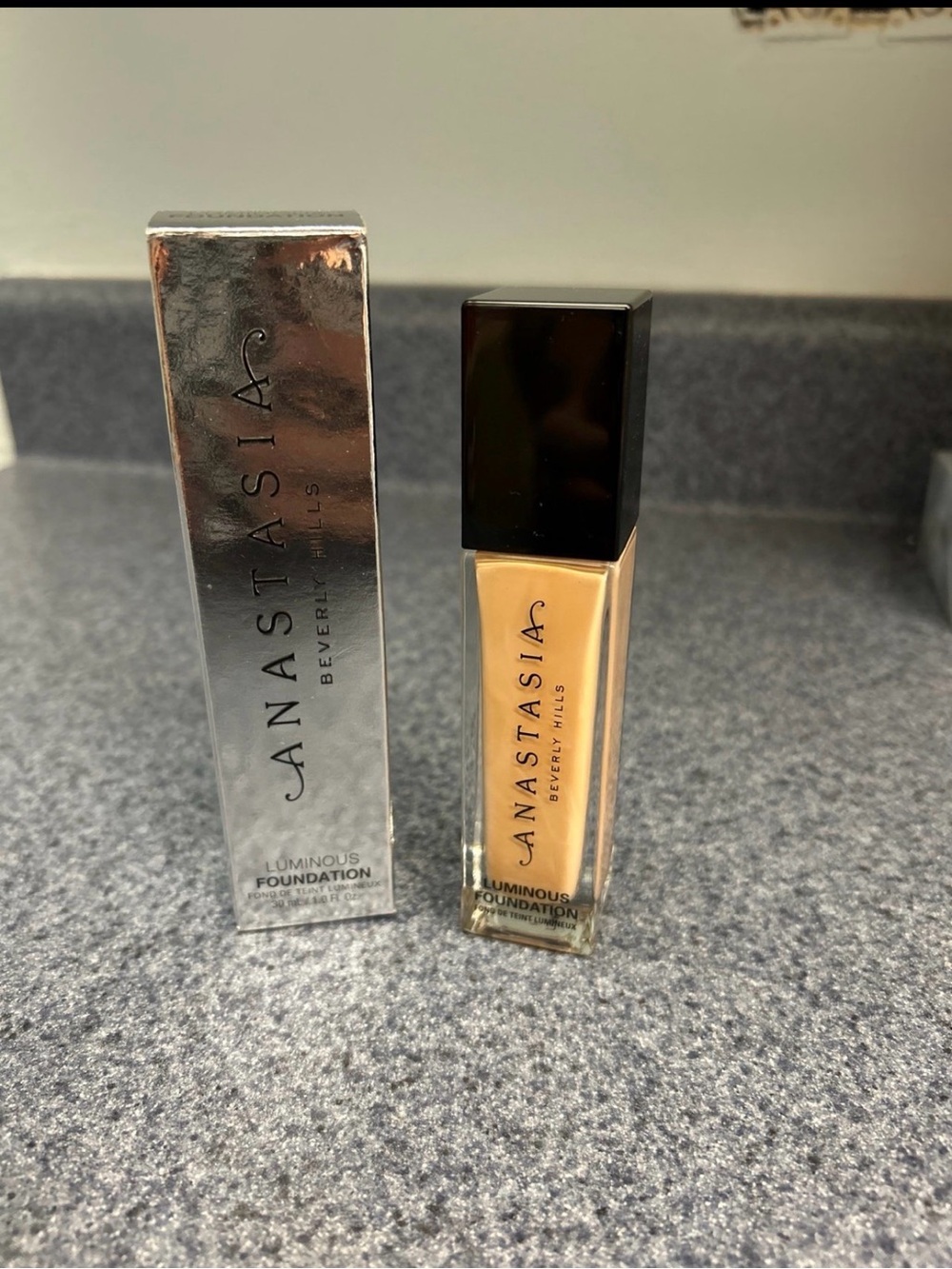Anastasia Beverly Hills Luminous Foundation - Warm Beige